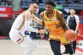 爱游戏平台体验-包含马德里竞技集结日复出首秀，志在CBA季后赛名次提升，悬念犹存，团队化学反应显著的词条