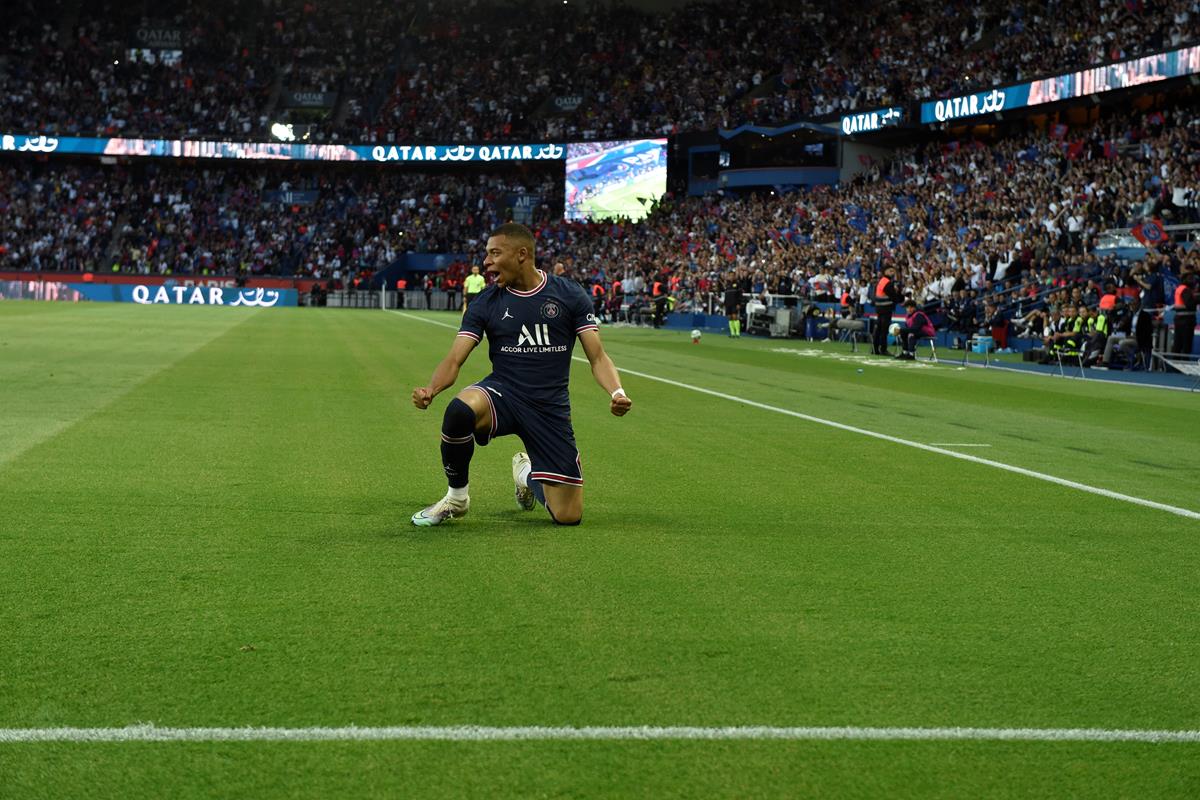 今晨法甲传出新动向；上海海港单刀错失；管理层表态——压力陡增；赛季目标并未改变的简单介绍