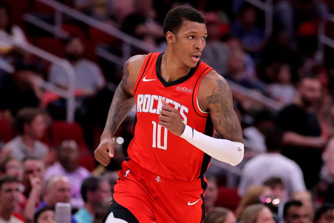 关于清晨NBA常规赛传出新动向，休斯敦火箭更衣室发声，管理层表态——态度坚定，更衣室氛围转暖的信息